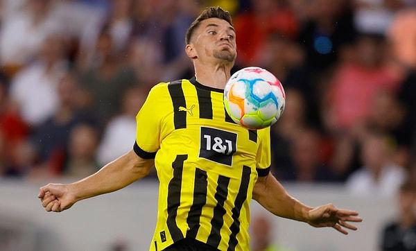 16. Thomas Meunier'i kadrosuna katmak isteyen Barcelona, Belçikalı futbolcu karşılığında Borussia Dortmund'a Sergino Dest'i önerdi.