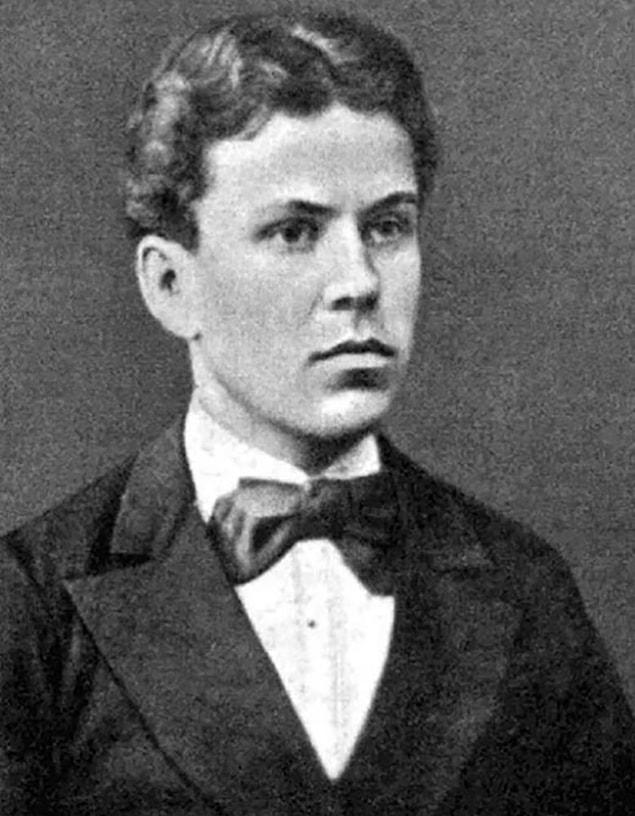 Ignacy Hryniewiecki, 1855-1856 yılları arasında Bobruysky Uyezd'de doğdu. Polonyalı soylu ve toprak sahibi bir aileden geliyordu.