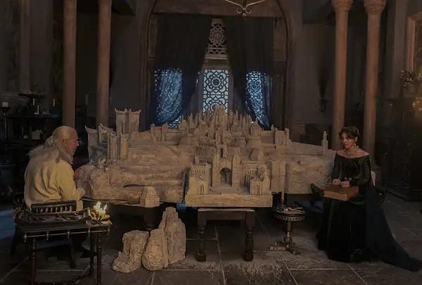 11. Viserys'in odasında inşa ettiği maket, kıyametten önceki Valyria'nın ta kendisi.
