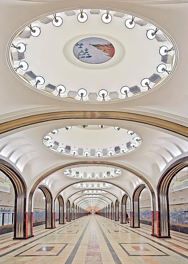 Sovyetler Birliği'nin 1922-1991 mimarisi, farklı bir dünya inşa etmek için oldukça bilinçli bir çabayı temsil eder.