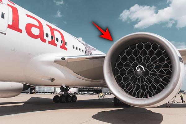 Uçak motorlarından içeri girebilecek yabancı cisimleri engellemek için neden tel örgü konulmuyor?