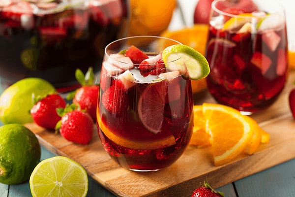 4. Meyveseverlerin tercihi Sangria hangi ülkeden çıkmıştır sence?