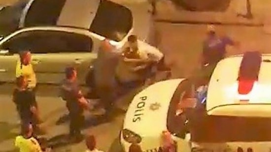 Alkollü Sürücü Dehşeti: Polis Aracına Uçarak Kafa Attı