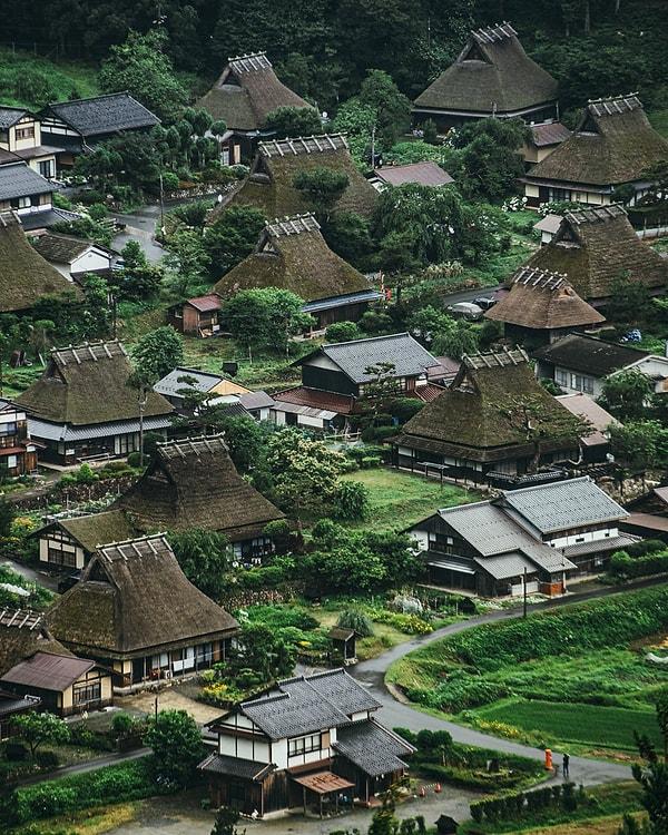 16. Kyoto'daki Miyama bölgesinde bir köy