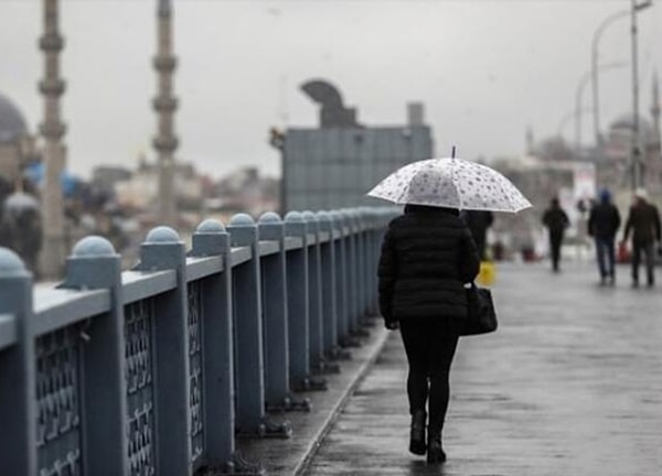 AKOM ve Meteoroloji Genel Müdürlüğü (MGM) İstanbul başta olmak üzere Marmara Bölgesi'nde bulunan birçok şehir için yağış uyarısında bulundu.