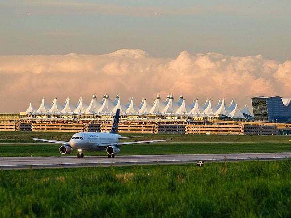 Denver Havaalanını kimin inşa ettiği hakkında birçok teori var.