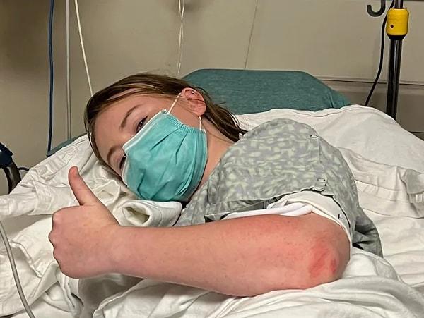 Emma üniversiteye başladığı ilk gün geçirdiği bir kaza ile eğitimi yarıda kaldı. Okulun ilk günü göğsüne yıldırım düştü ve hastaneye kaldırıldı.