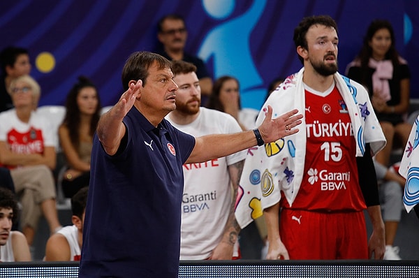 Belçika’yı 78-63 yendiği maçın ardından yapılan basın toplantısının yarıda kesilmesine Ergin Ataman ve Furkan Korkmaz tepki gösterdi.