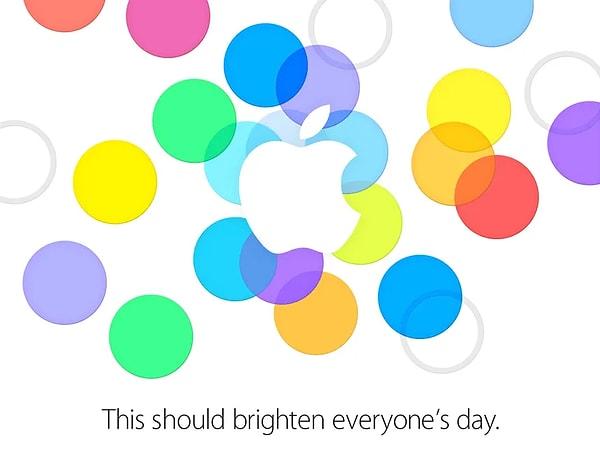 Ancak 2013 itibariyle Apple tanıtacağı ürünleri davetiyeler de açıkça belirtmeyi bıraktı. Aşağıda Apple'ın iPhone 5C ve 5S tanıtımı için paylaştığı Eylül 2013 etkinliği davetiyesini görüyoruz.