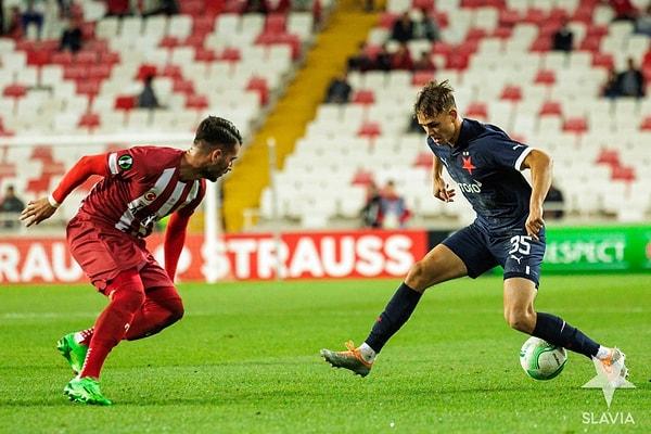 Sivasspor, Konferans Ligi'nde ilk maçına sahasında Çekya temsilcisi Slavia Prag karşısında çıktı.