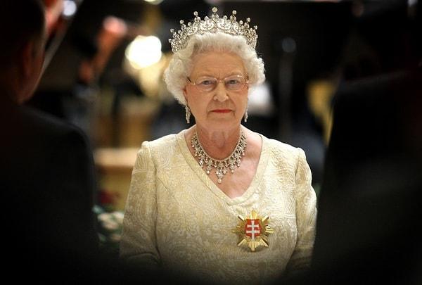 İngiltere halkı derin bir yas yaşarken, 'tahta kim geçecek, Kraliçe'nin net serveti ne, mirası nasıl bölüşülecek' gibi sorular da akıllarda canlandı.