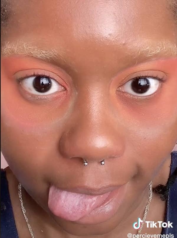 Добавляет немного цвета...