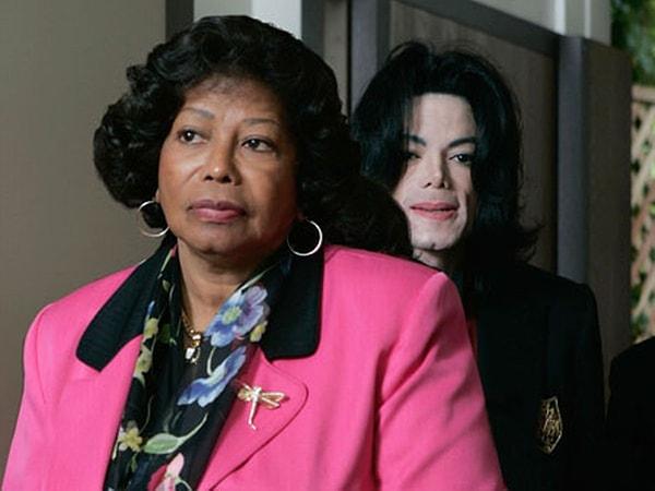 2. Michael Jackson'ı 11 Eylül saldırılarında kurban olmaktan annesi kurtardı.