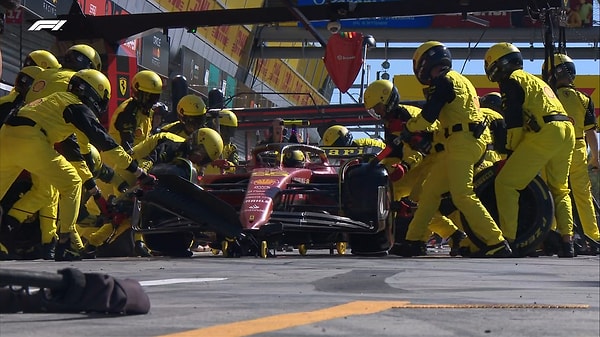 Max'ın farklı bir ligde sürüş yaptığı İtalya Grand Prix'sinde pit stop stratejileri yine çok konuşuldu.