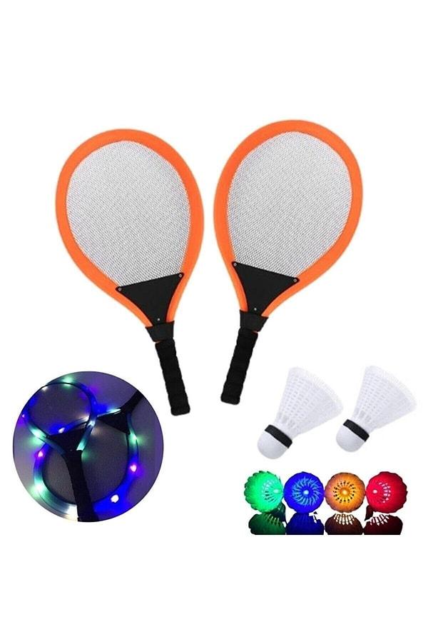 14. Işıklı badminton seti. Üstelik sadece raketler değil toplar da ışıklı!