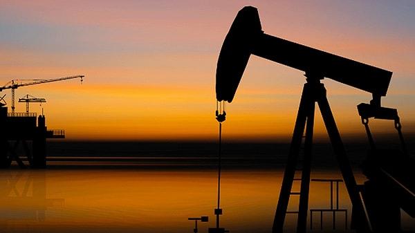 Petrol OPEC raporu öncesinde yatay seyretti sonrasında geriledi.