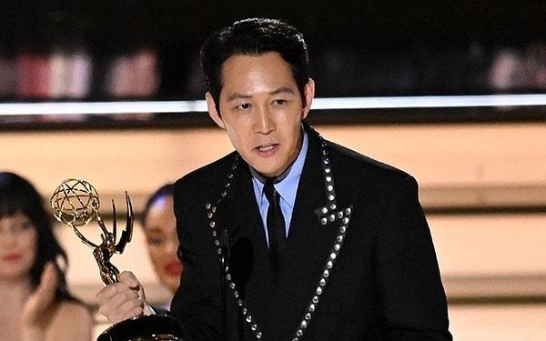 11- Güney Koreli oyuncu Lee Jung-jae 'En iyi erkek oyuncu' ödülünü alarak tarih yazdı! Kendisi bu kategoride yabancı dil konuşan ilk ödül sahibi oldu...
