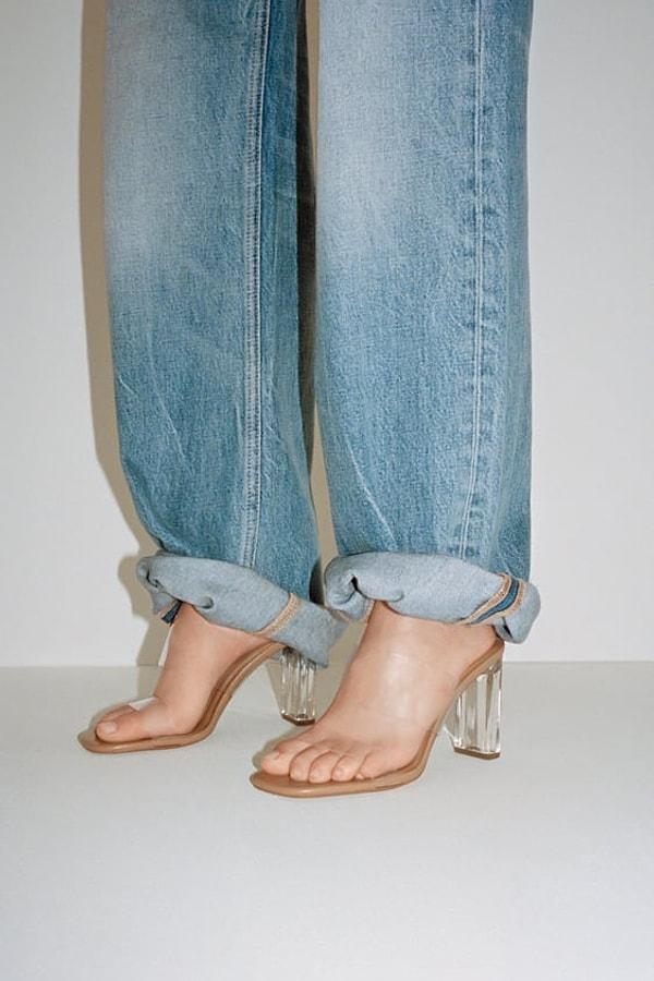1. Zara Şeffaf Topuklu Sandalet