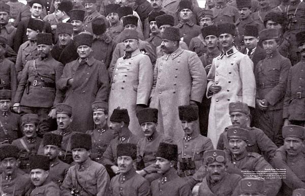 1924 yılında Kazım Karabekir Terakkiperver Cumhuriyet Fırkasını kurdu. Bu parti Cumhuriyet Halk Fırkasına karşı muhalif kurulan ilk partiydi. Bu yüzden düşünce yapısı olarak Atatürk'le zıt düştüler.