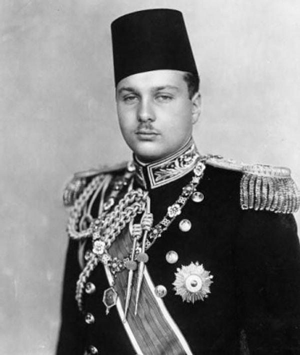 Sonuçta 1952’de Cemal Abdunnasır liderliğindeki subaylar tarafından tahtan çekilmeye zorladı.