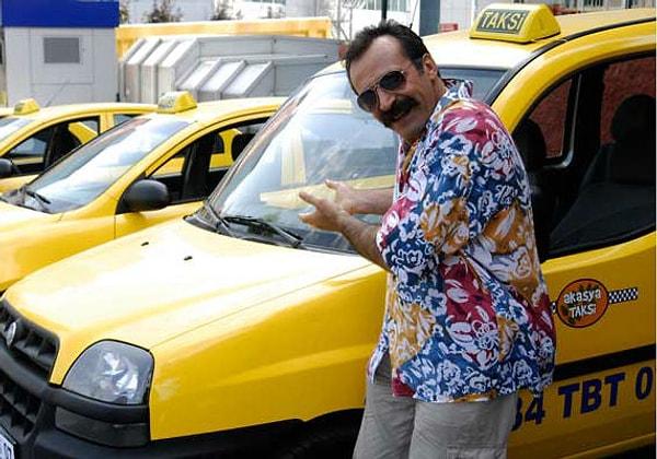 90'lı yılların ünlü Çiçek Taksi dizisinin yeniden uyarlaması olarak görülen Akasya Durağı, üçkağıtçı Sinan, Osman Aga, Cankuş Arif ve daha pek çok farklı karakterle unutulmazlar arasına girdi.