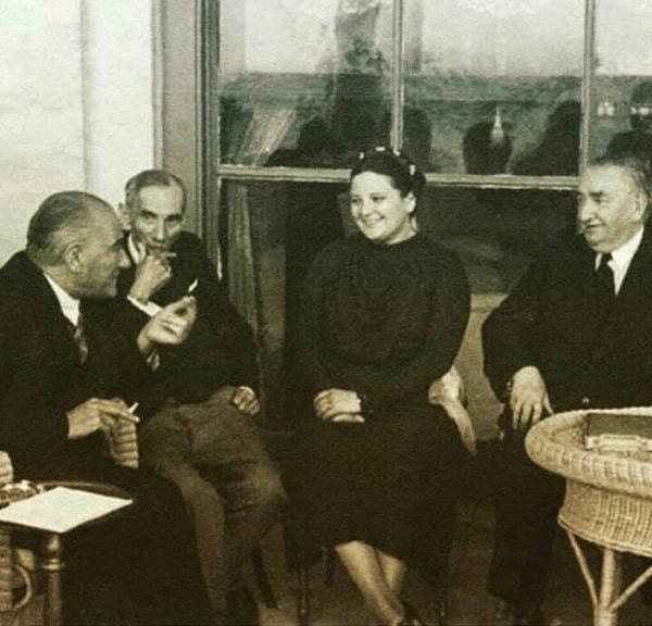 11. Mustafa Kemal Atatürk 3.Türk Dil Kurultayın'da Affet İnan ile, İstanbul, 1936.