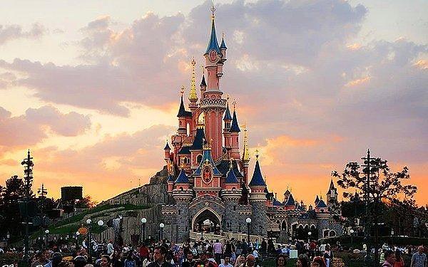 11. Ve elbette son olarak, küçük çocuklarınız varsa en az 1 tam gününüzü geçirmeniz gereken büyülü bir yer Disneyland Paris.