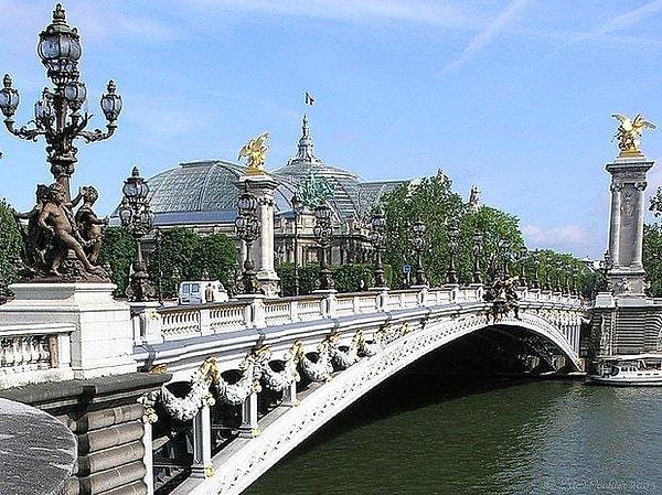 5. III. Alexandre Köprüsü de Paris'e gelmişken görülmesi gereken yerlerden biri.