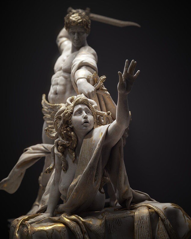 Athena, Medusa'nın başını kalkanına yerleştirmiş ve düşmanlarına karşı koruyucu bir güç olarak kullanmaya başlamış. Bundan sonra Medusa'yı gören herkes taşa çevrilmiş.