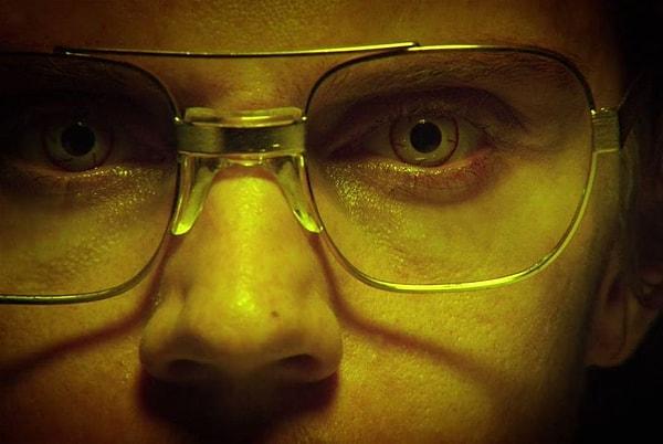 Yeni bir dizi arayışındaysanız korkunç bir katil olan Jeffrey Dahmer'in dizisine bir göz atın deriz.