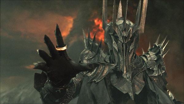 Sauron, karanlığa düşmeden önce, Maiar'ın en güçlü ve en güzeli olarak kabul ediliyordu.