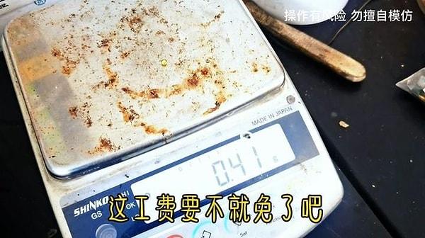 Çinli kimyager, 210 eski telefondan 0,41 gram altın çıkarabildi. Altının gramı 500 yuan, yani yaklaşık 70 dolar ve bu rakam, yapılan harcamanın çok altında.