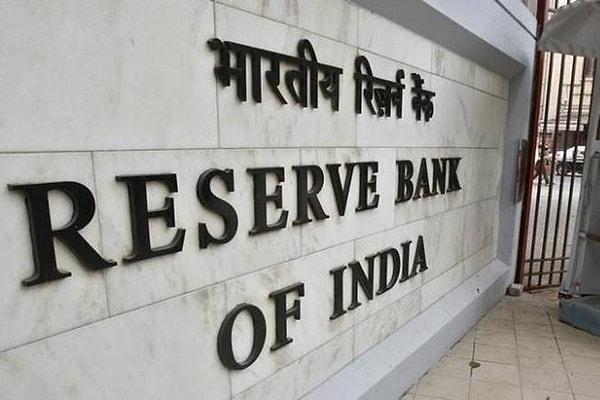 Hindistan Merkez Bankası(RBI), faiz kararını açıklayacak. RBI, son toplantısında faizi 50 baz puan artırarak yüzde 5,40 seviyesine çıkarmıştı (07.30).