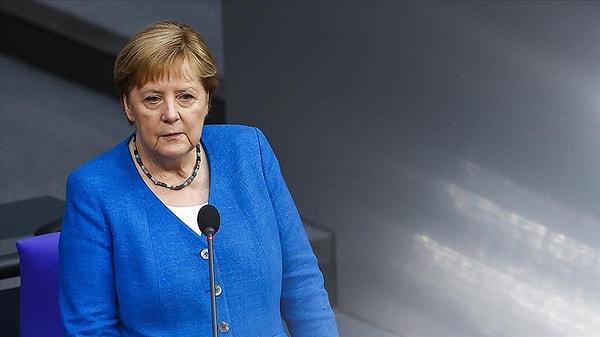Ödüle gerekçe olarak Merkel'in 1,2 Milyon mülteciye Almanya'nın kapılarını açması gösterildi.