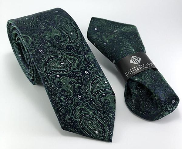 2. Yeşil şal desenli kravat.