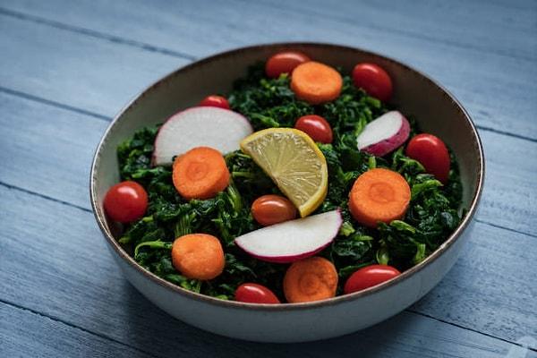 4. Oldu rengarenk: Havuçlu turp salatası tarifi