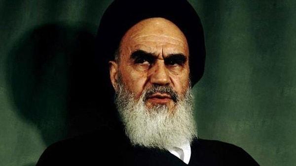 İran’da 1979 senesinde yaşanan İslam Devrimi ile Ayetullah Humeyni yönetimindeki İslam hukukunu esas alan yönetim devreye geçti, yaşam ve giyim kuralları İslam ahlakı baz alınarak yeniden yazıldı.