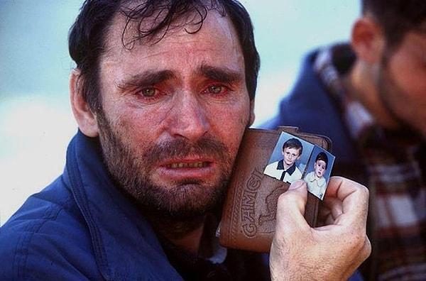 8. Kosova'daki savaş sırasında iki kayıp oğlunu arayan baba - 1999: