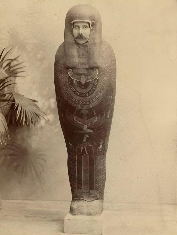 10. Avusturya Arşidükü Franz Ferdinand, Mısır'ın Kahire kentinde mumya olarak poz verirken: