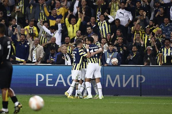 İkinci yarıda da oyun disiplininden taviz vermeyen Fenerbahçe rakibine üstünlüğünü kabul ettirdi.