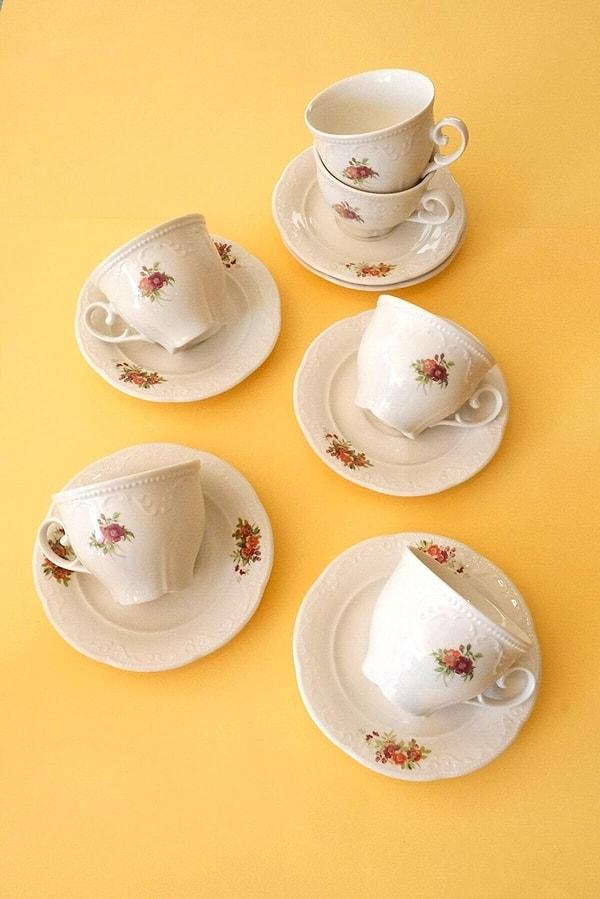 5. Çayını soğutmadan içmeyi sevenlere porselen fincan.
