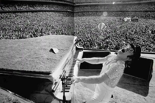 29. Elton John Dogger Stadyumu'nda. Yıl 1975.