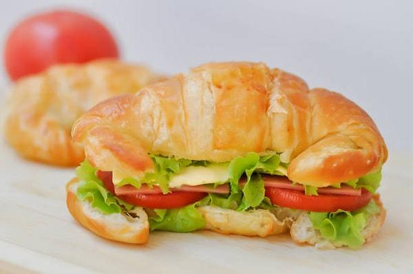 2. Sandviç sevenler bu tarife bayılacak: Soğuk kruvasan sandviç tarifi