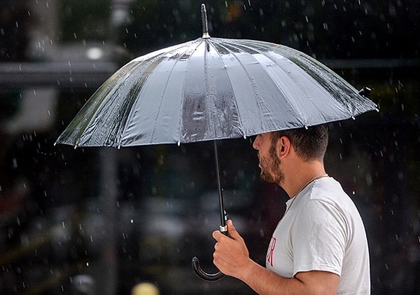 Meteoroloji Genel Müdürlüğü (MGM) 9 Ekim Pazar gününe ait hava durumu raporlarını paylaştı.