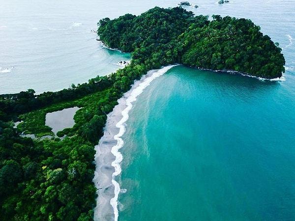 14. Manuel Antonio Ulusal Parkı - Costa Rica: