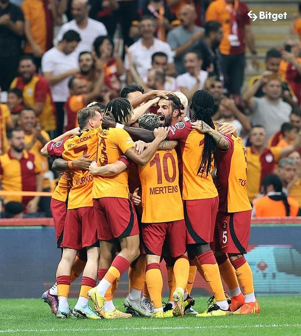 Galatasaray, en fazla borçlu takım listesinde üçüncü sırada yer alıyor. Ssarı-kırmızılı ekip, 5,24 milyar liralık borçla karşı karşıya.