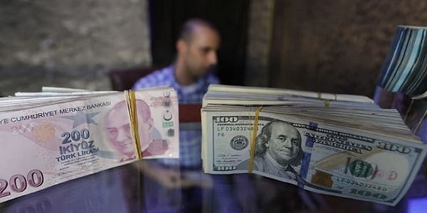 Dolar/TL'de dün yüzde sınırlı bir düşüş görülürken, bugün 18,58 seviyesinde yatay seyrini sürdürdü.