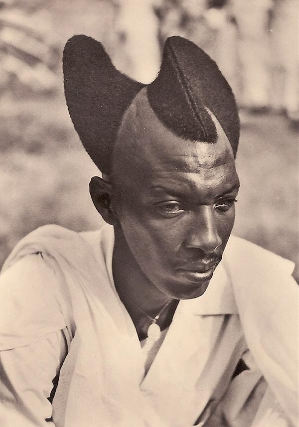 7. Doğu Afrika ülkesi Ruanda'da geleneksel bir saç stili. (1923)