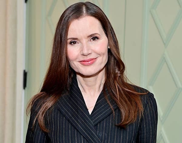 Она продолжила: "Я с глубокой печалью осознала, что у меня еще не было возможности противостоять этому натиску — или просто встать и уйти с прослушивания".