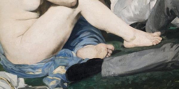 Manet’nin çizdiği bu kadının izleyicilerin gözünün içine bakması ve ayağının bile seyirciye dönük olması, müzelerde gezen elit Paris kitlesine karşı gelmek için atılmış bir adım.